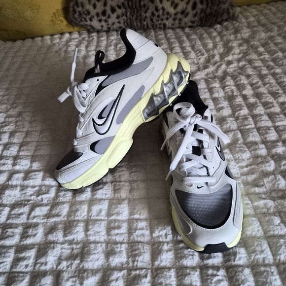 Nike Shoes - Nike Zoom Air